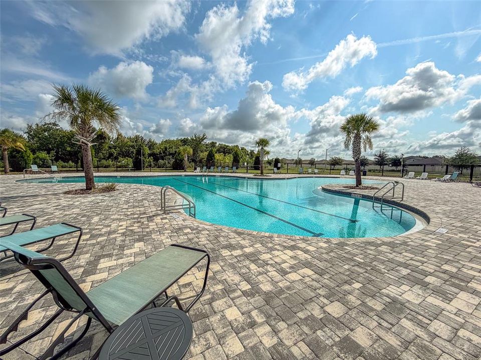 For Sale: $394,900 (5 beds, 3 baths, 2885 Square Feet)