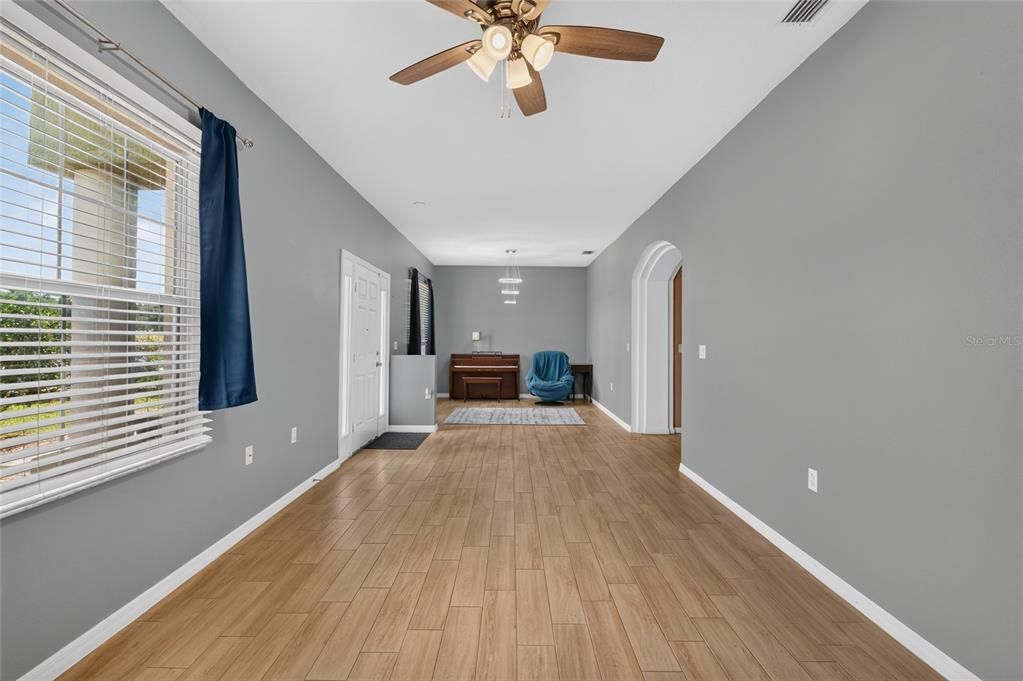 En Venta: $309,900 (3 camas, 2 baños, 2040 Pies cuadrados)