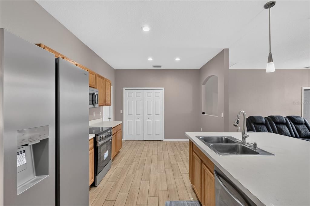 En Venta: $309,900 (3 camas, 2 baños, 2040 Pies cuadrados)