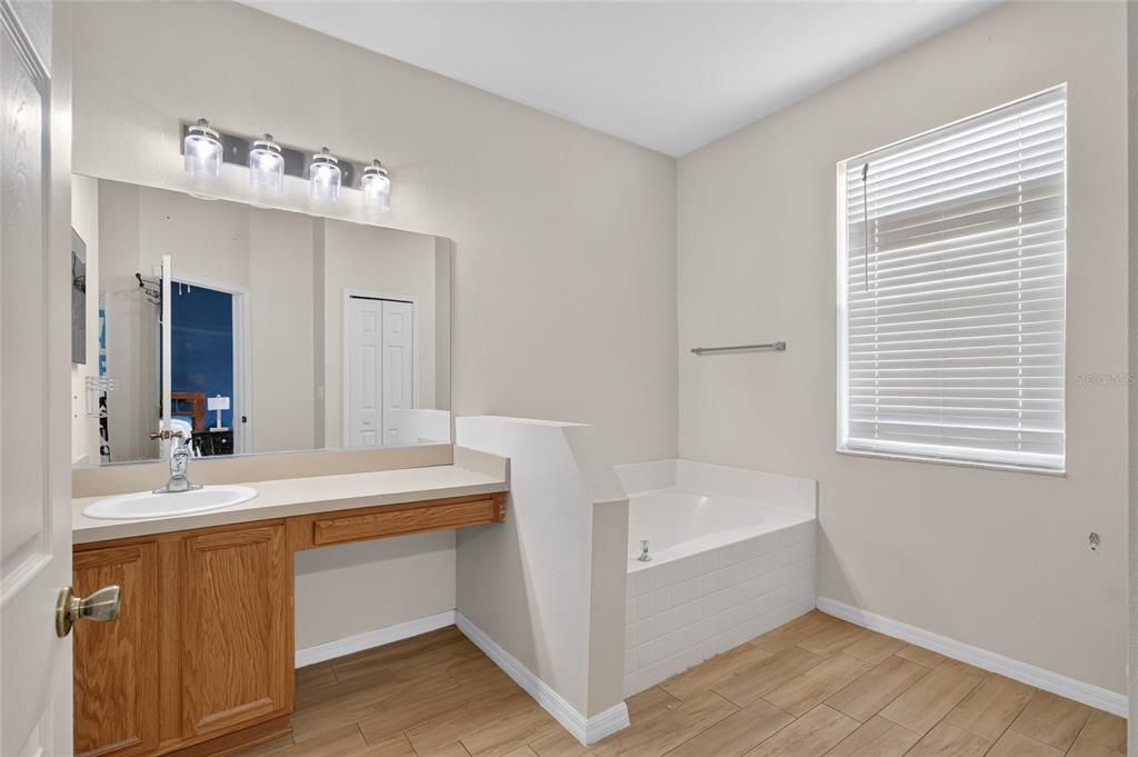 En Venta: $309,900 (3 camas, 2 baños, 2040 Pies cuadrados)