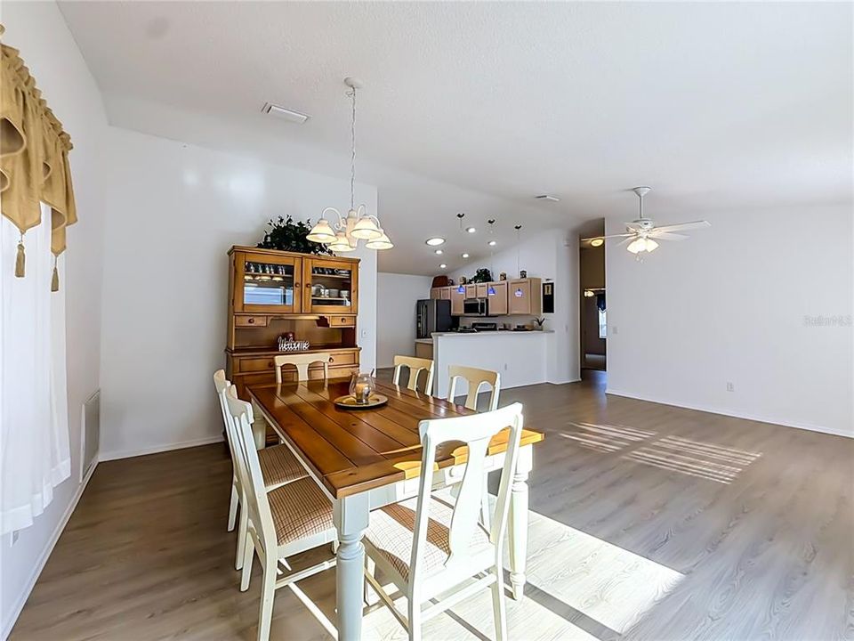 En Venta: $275,000 (2 camas, 2 baños, 1156 Pies cuadrados)