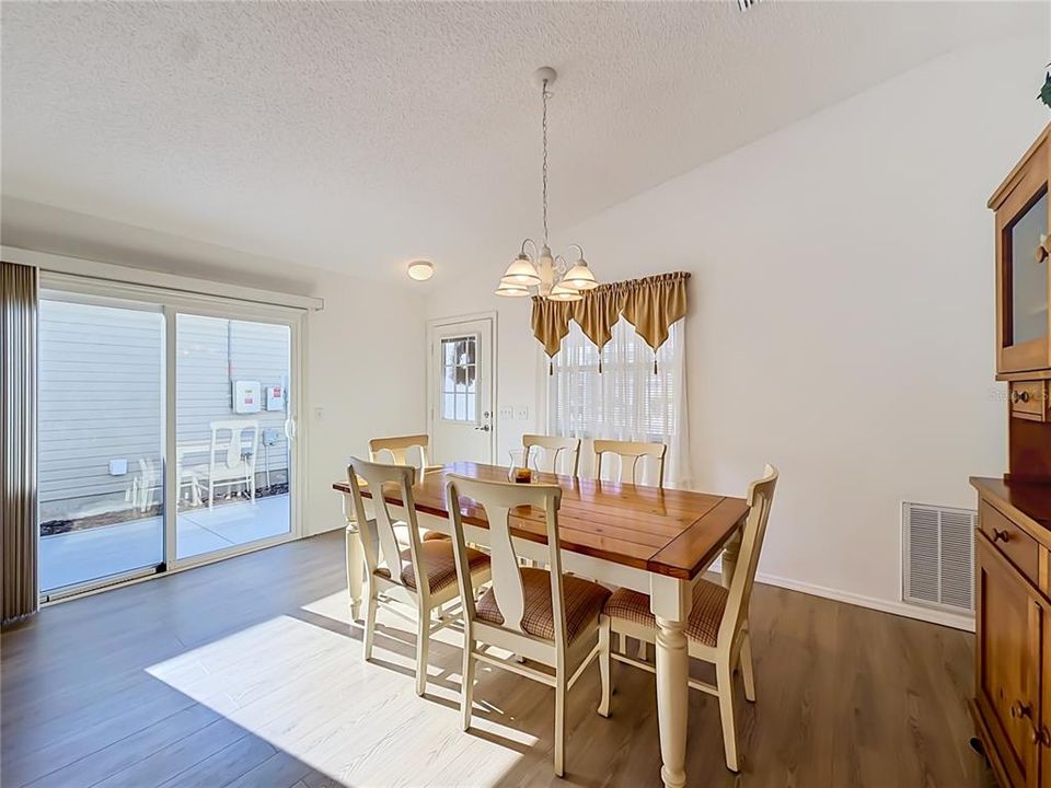 En Venta: $275,000 (2 camas, 2 baños, 1156 Pies cuadrados)