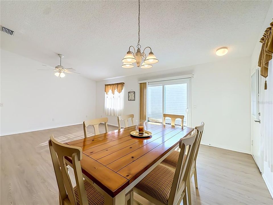 En Venta: $275,000 (2 camas, 2 baños, 1156 Pies cuadrados)