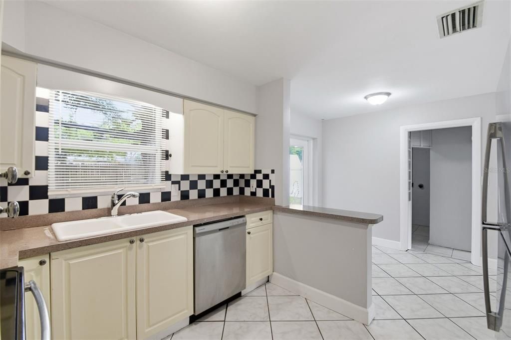 En Venta: $299,900 (3 camas, 1 baños, 1125 Pies cuadrados)