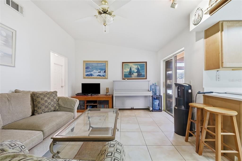 На продажу: $430,000 (4 спален, 2 ванн, 1808 Квадратных фут)