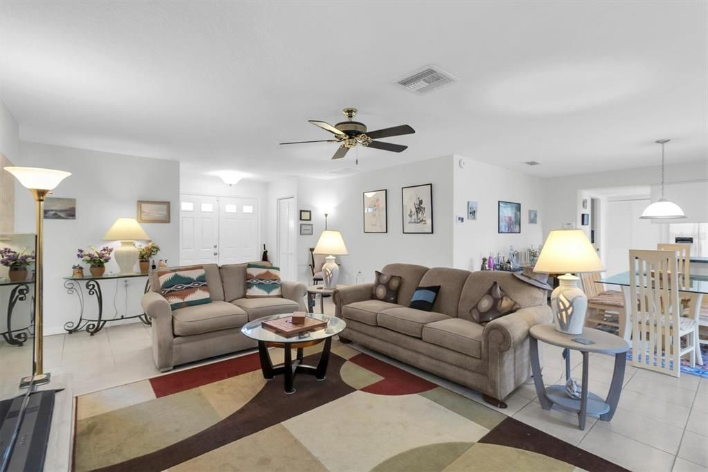 For Sale: $244,900 (2 beds, 2 baths, 1728 Square Feet)