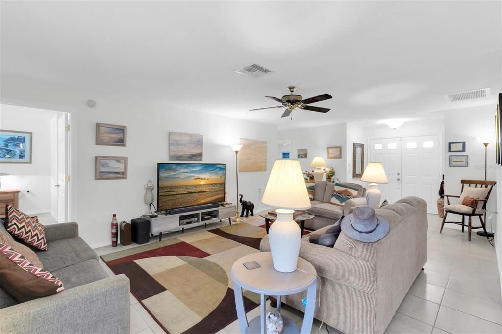 For Sale: $244,900 (2 beds, 2 baths, 1728 Square Feet)