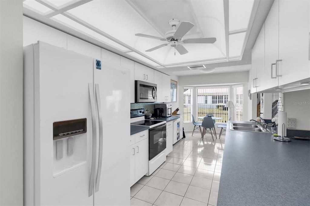 For Sale: $244,900 (2 beds, 2 baths, 1728 Square Feet)