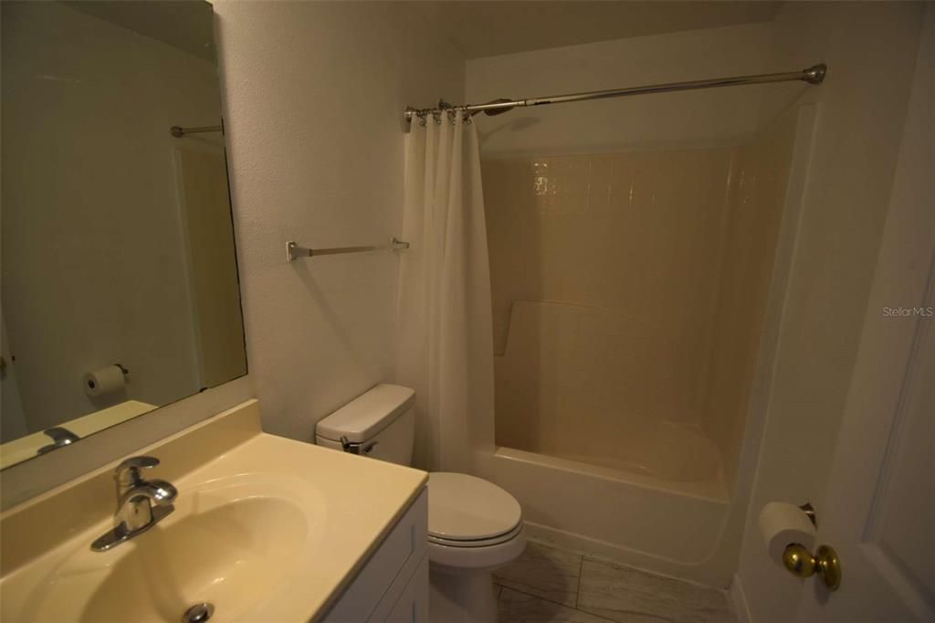 Activo con contrato: $2,795 (5 camas, 3 baños, 2652 Pies cuadrados)