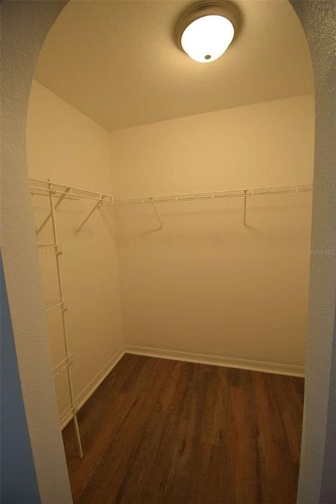 Activo con contrato: $2,795 (5 camas, 3 baños, 2652 Pies cuadrados)