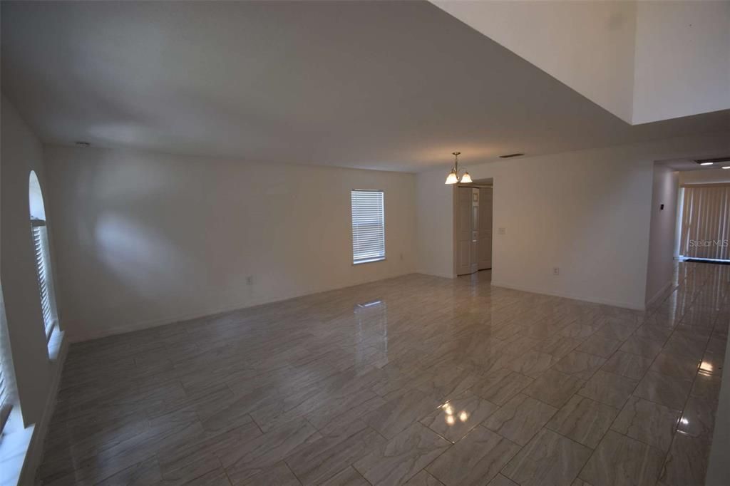 Activo con contrato: $2,795 (5 camas, 3 baños, 2652 Pies cuadrados)