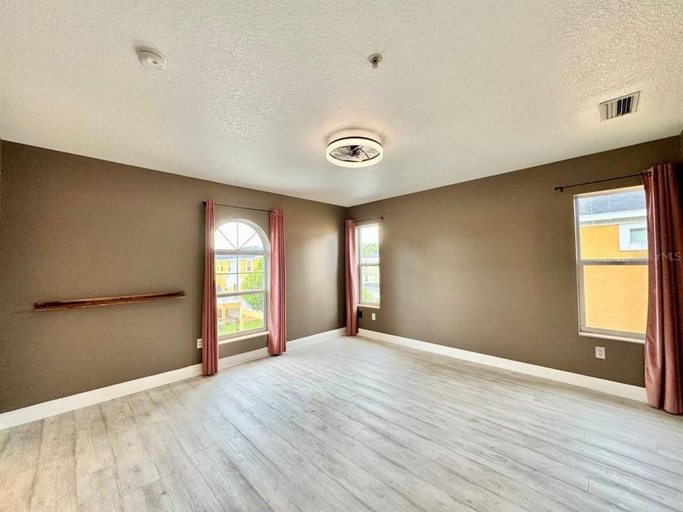 В аренду: $2,525 (3 спален, 3 ванн, 1793 Квадратных фут)