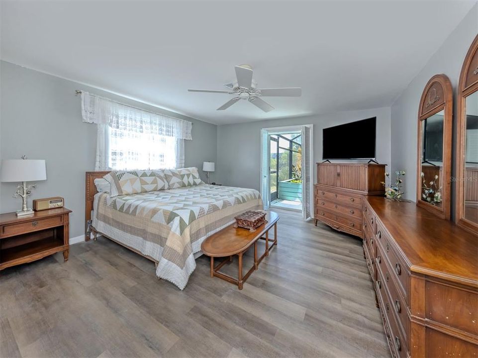 En Venta: $449,500 (3 camas, 2 baños, 1937 Pies cuadrados)