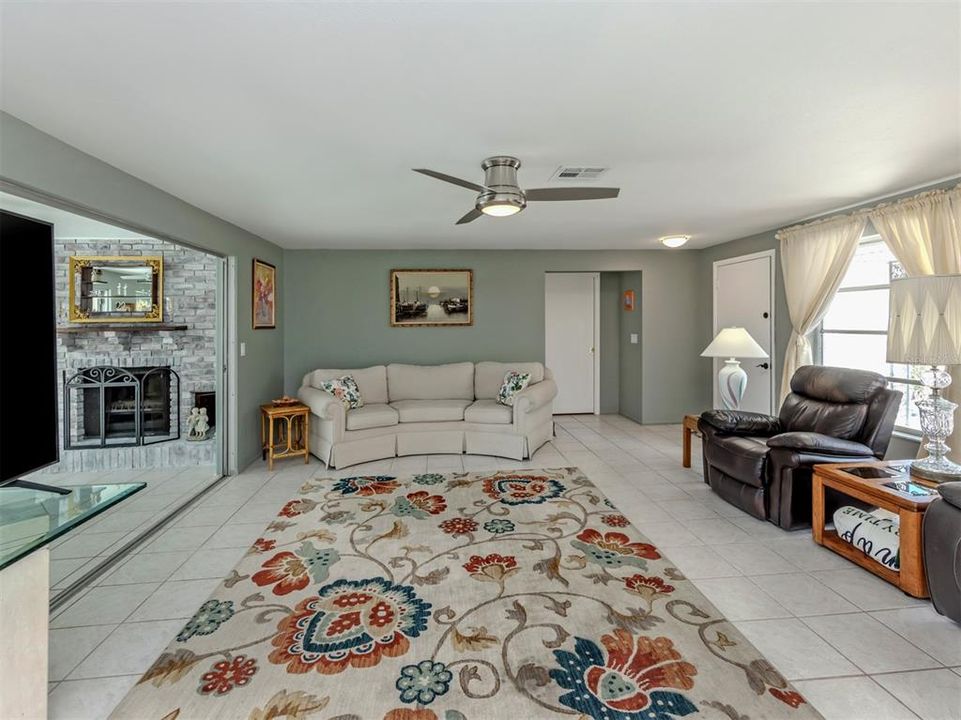 En Venta: $449,500 (3 camas, 2 baños, 1937 Pies cuadrados)