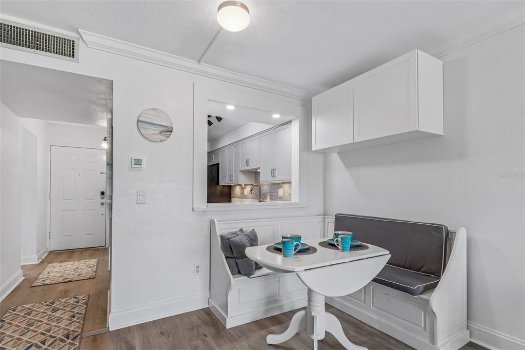 На продажу: $284,900 (3 спален, 2 ванн, 1140 Квадратных фут)