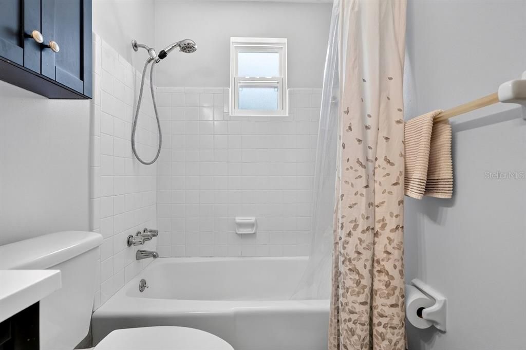 На продажу: $399,999 (3 спален, 2 ванн, 1960 Квадратных фут)