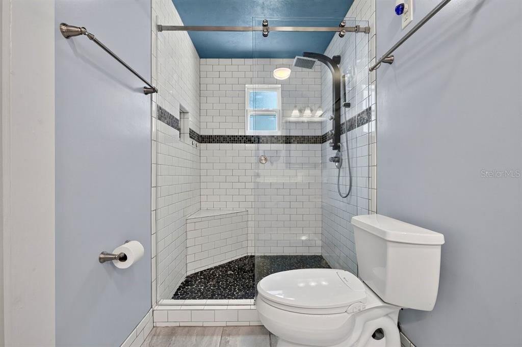 На продажу: $399,999 (3 спален, 2 ванн, 1960 Квадратных фут)