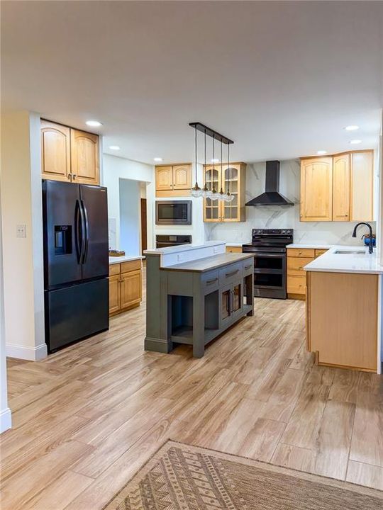 На продажу: $375,000 (3 спален, 2 ванн, 1684 Квадратных фут)
