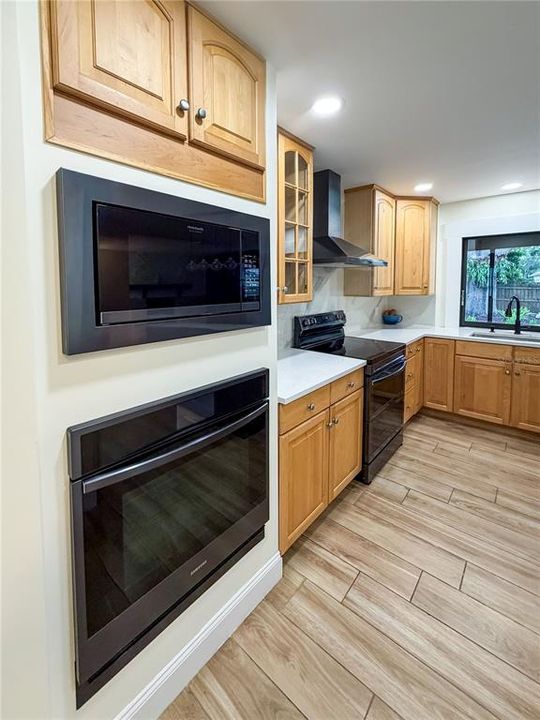На продажу: $375,000 (3 спален, 2 ванн, 1684 Квадратных фут)