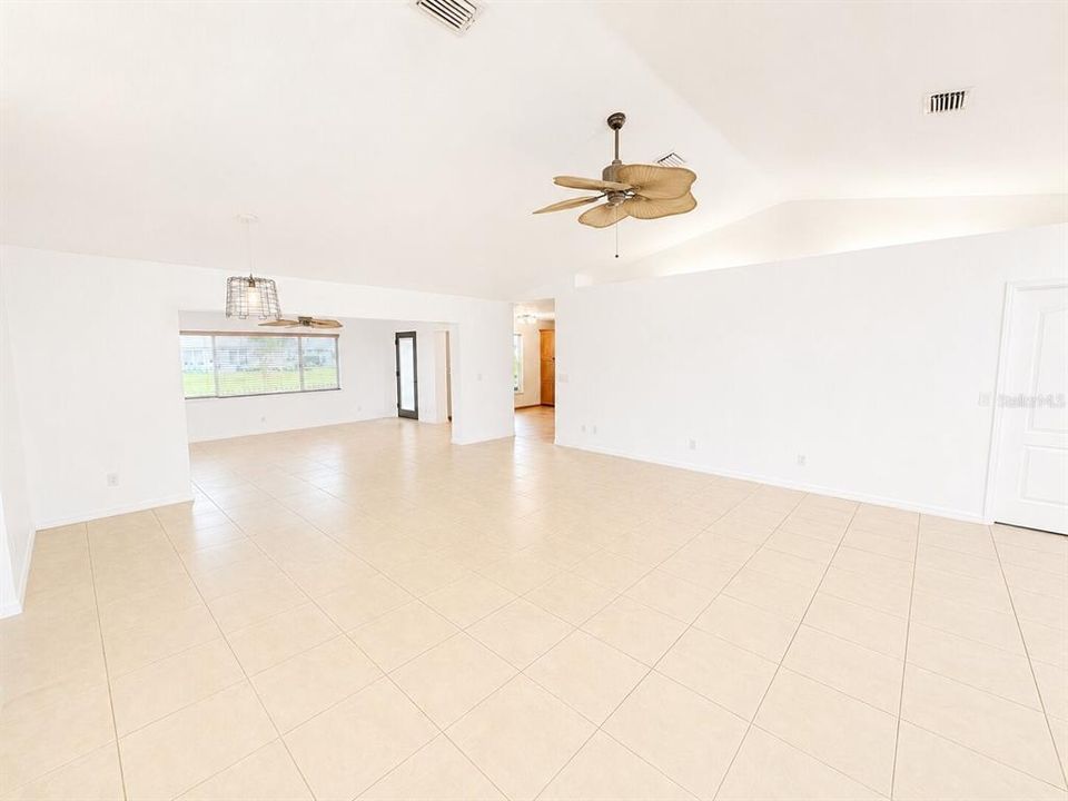 На продажу: $399,500 (3 спален, 2 ванн, 1861 Квадратных фут)