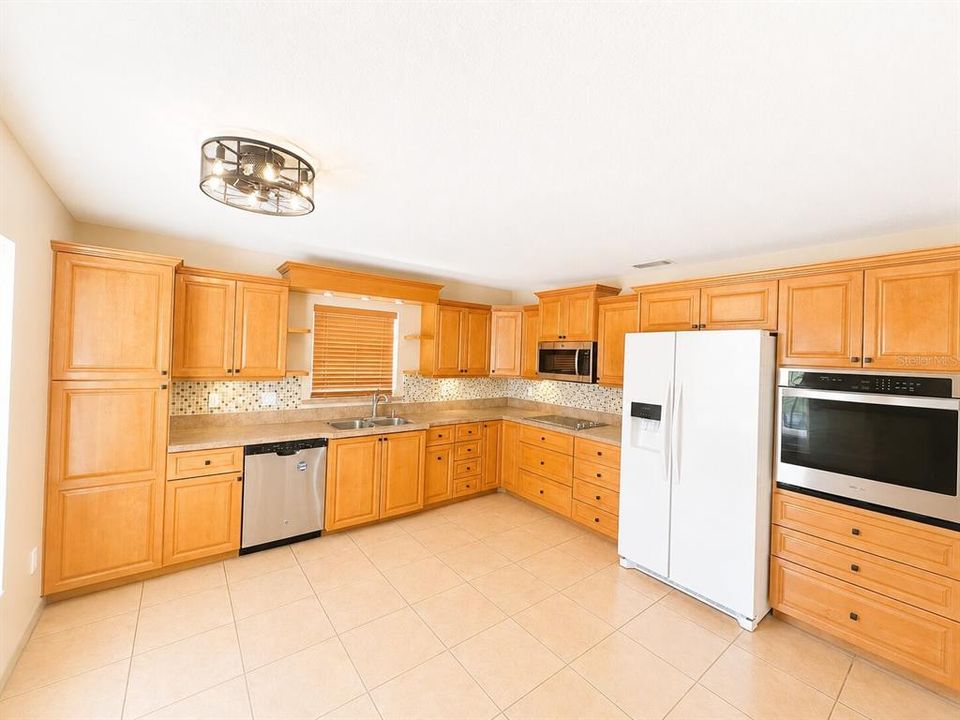 На продажу: $399,500 (3 спален, 2 ванн, 1861 Квадратных фут)