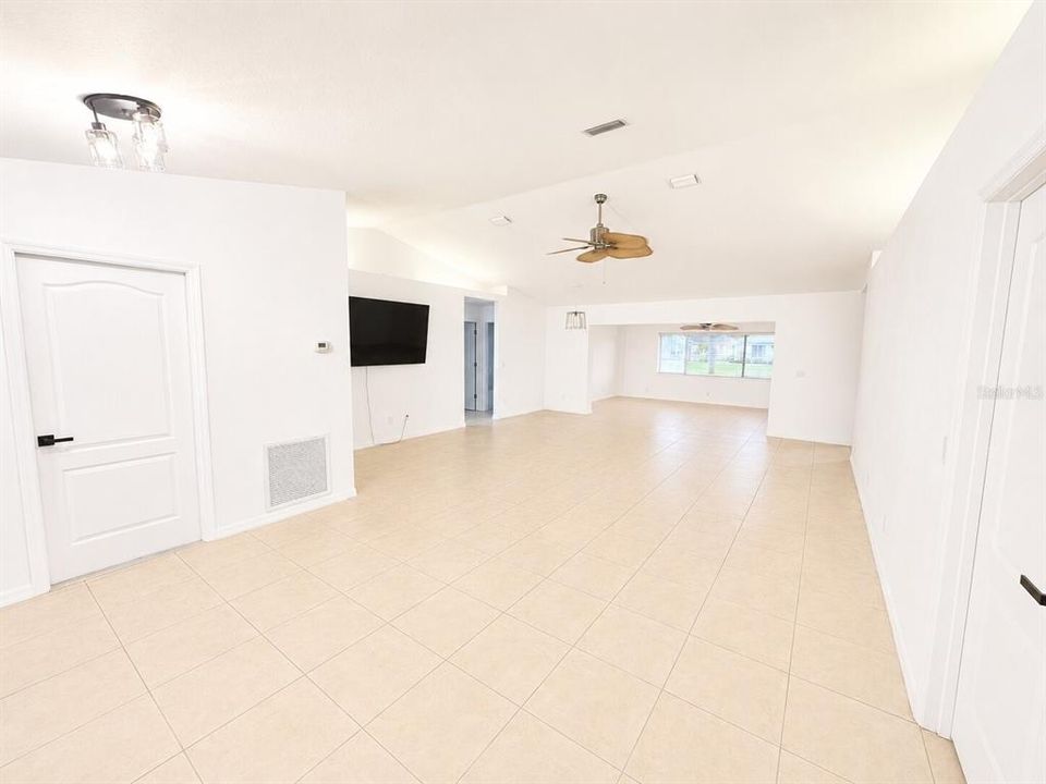 На продажу: $399,500 (3 спален, 2 ванн, 1861 Квадратных фут)