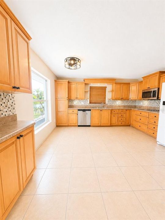 На продажу: $399,500 (3 спален, 2 ванн, 1861 Квадратных фут)