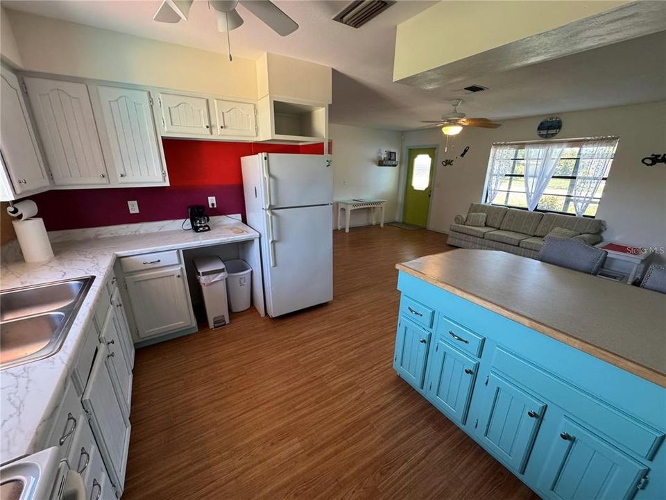 В аренду: $3,000 (2 спален, 1 ванн, 816 Квадратных фут)