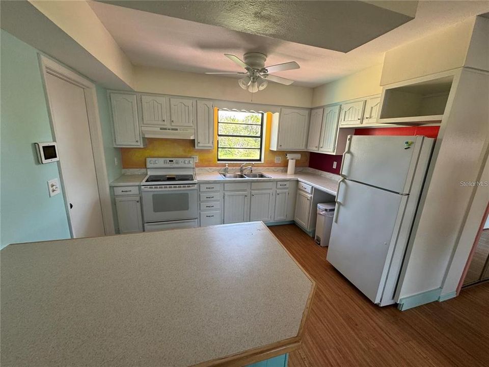 В аренду: $3,000 (2 спален, 1 ванн, 816 Квадратных фут)