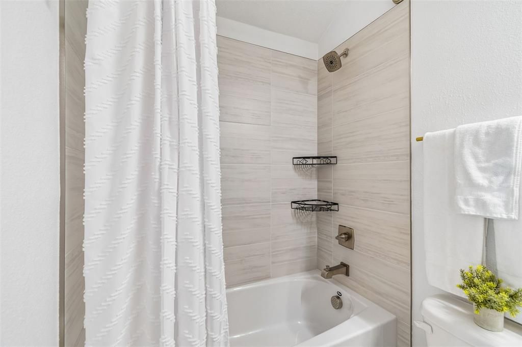В аренду: $5,500 (6 спален, 4 ванн, 4056 Квадратных фут)