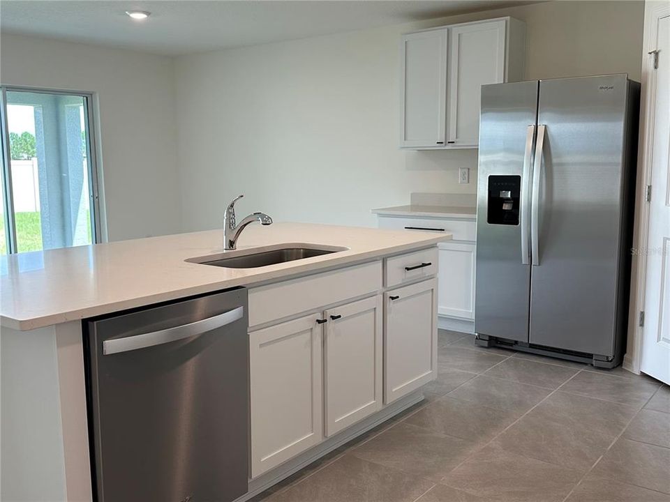 For Rent: $2,300 (4 beds, 2 baths, 1827 Square Feet)