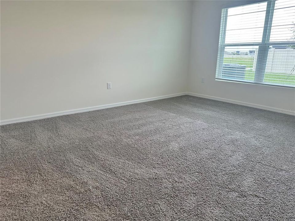 For Rent: $2,300 (4 beds, 2 baths, 1827 Square Feet)