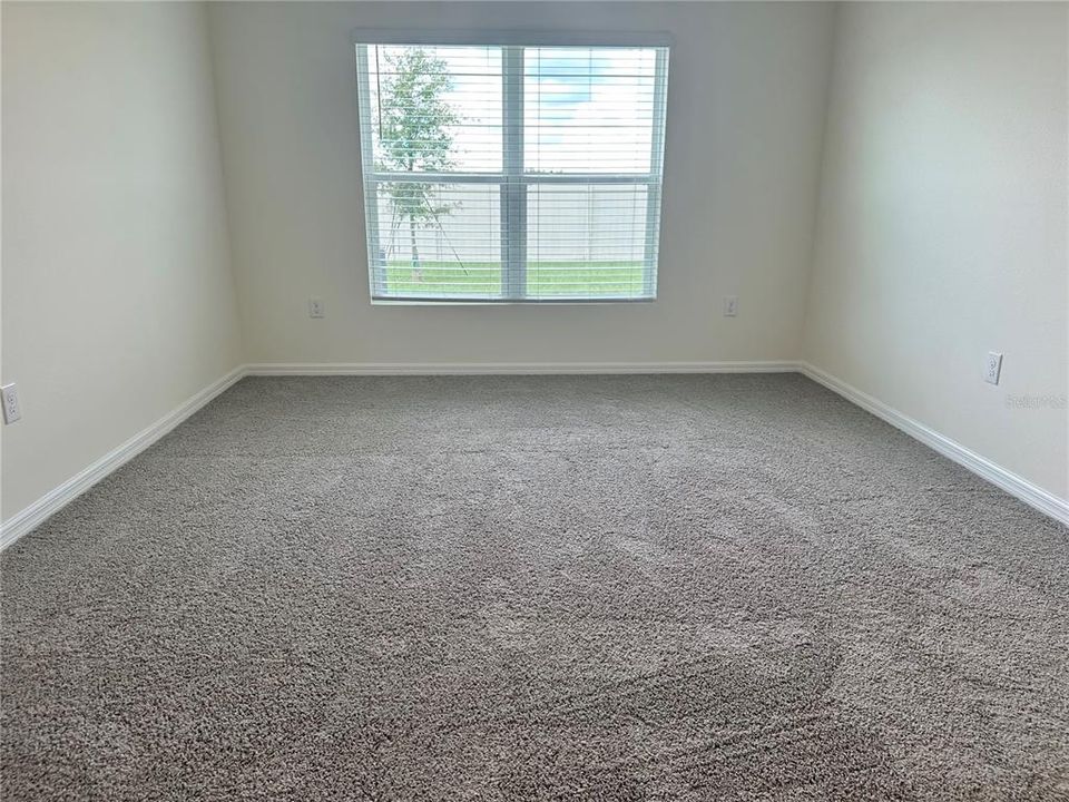 For Rent: $2,300 (4 beds, 2 baths, 1827 Square Feet)