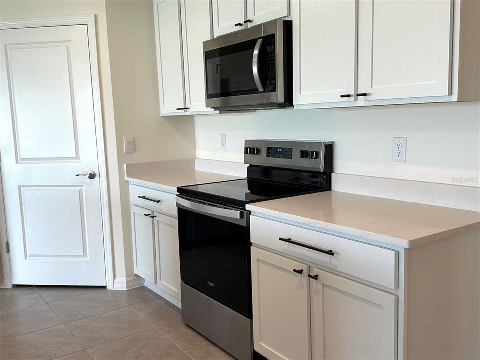 For Rent: $2,300 (4 beds, 2 baths, 1827 Square Feet)
