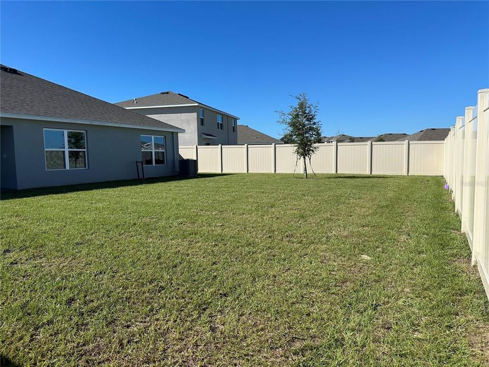For Rent: $2,300 (4 beds, 2 baths, 1827 Square Feet)