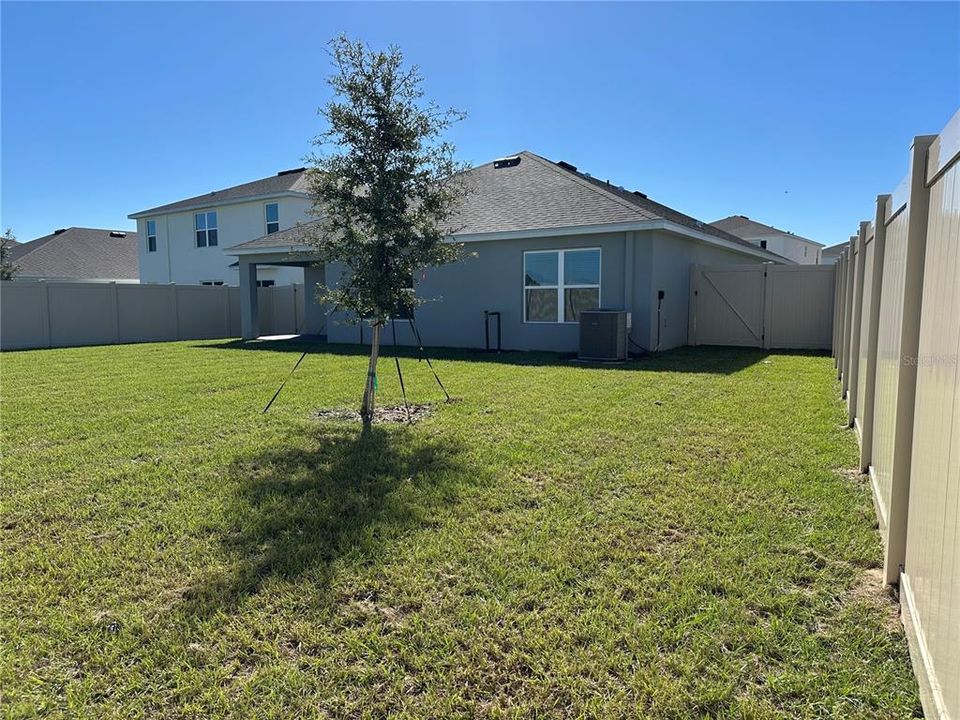 For Rent: $2,300 (4 beds, 2 baths, 1827 Square Feet)