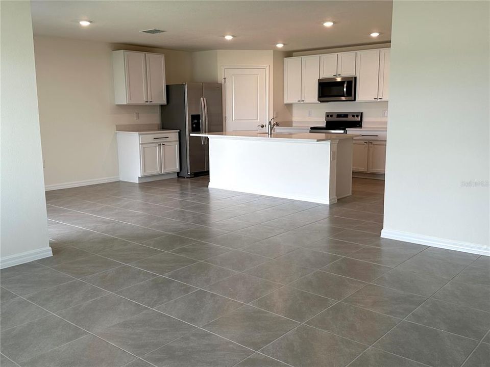 For Rent: $2,300 (4 beds, 2 baths, 1827 Square Feet)