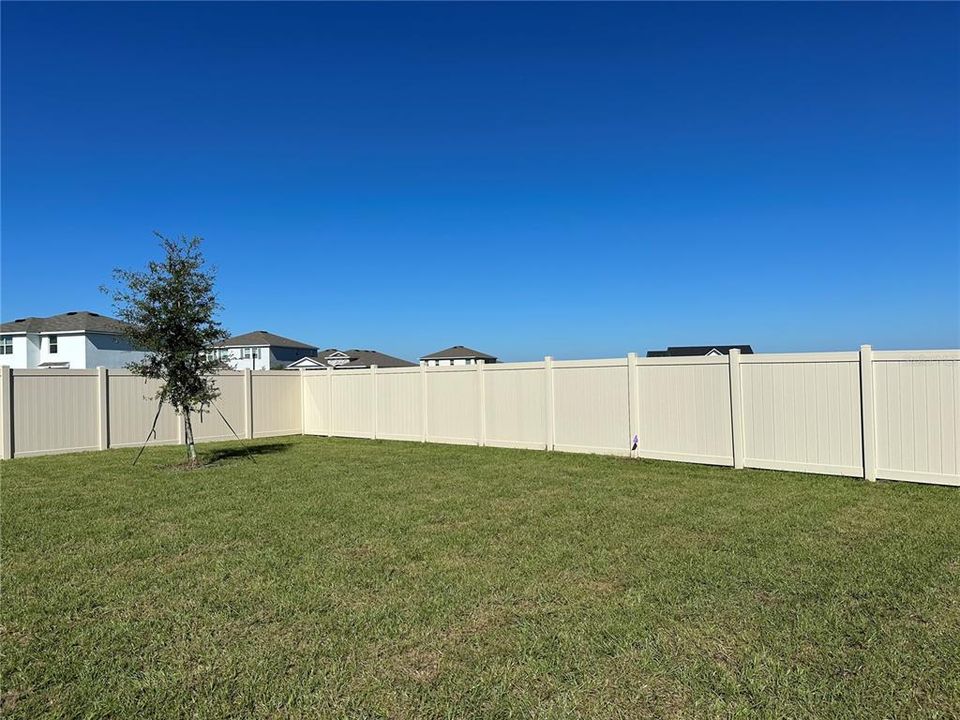 For Rent: $2,300 (4 beds, 2 baths, 1827 Square Feet)