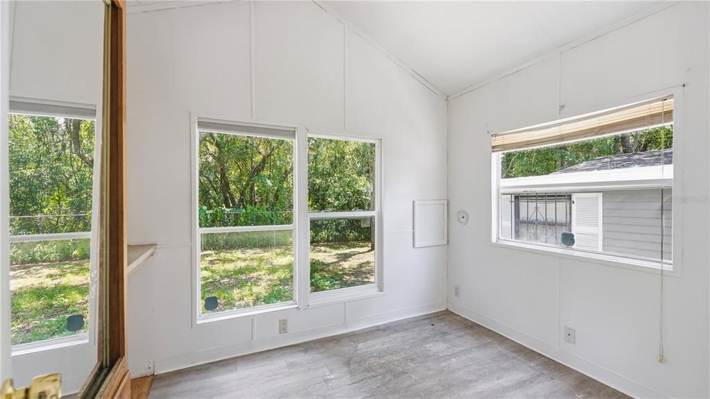 For Sale: $79,990 (2 beds, 1 baths, 396 Square Feet)