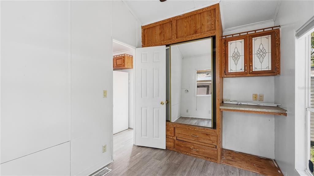 For Sale: $79,990 (2 beds, 1 baths, 396 Square Feet)