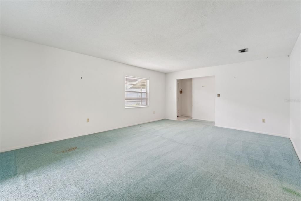 For Sale: $200,000 (3 beds, 2 baths, 1568 Square Feet)