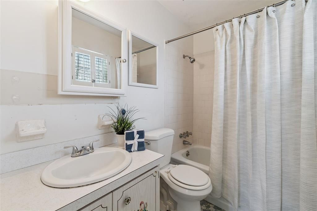 For Sale: $200,000 (3 beds, 2 baths, 1568 Square Feet)