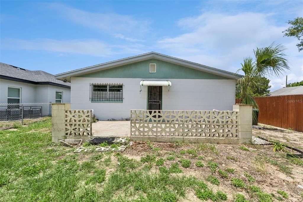 For Sale: $200,000 (3 beds, 2 baths, 1568 Square Feet)