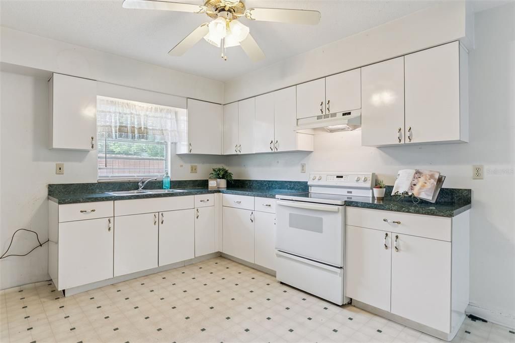 For Sale: $200,000 (3 beds, 2 baths, 1568 Square Feet)