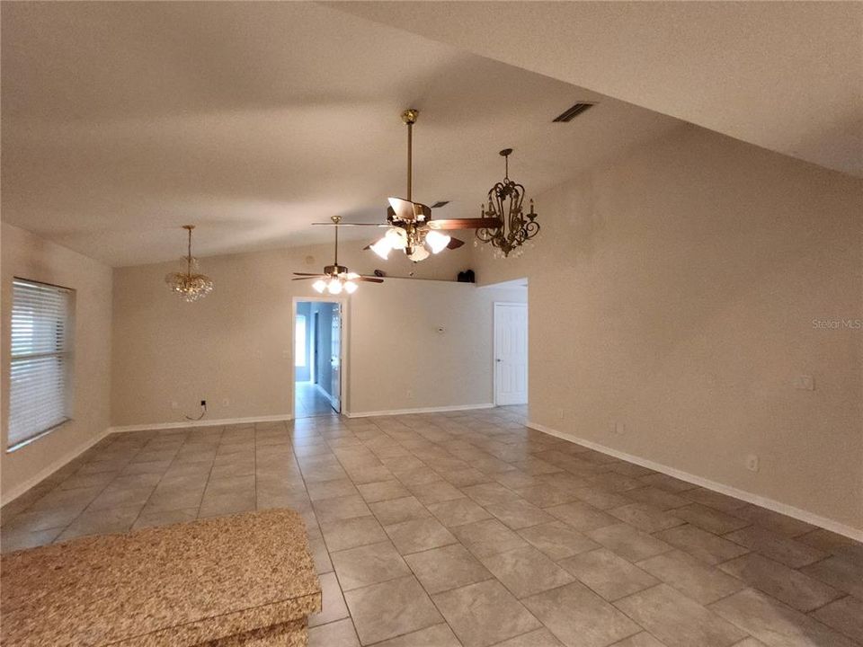 En Venta: $239,900 (3 camas, 2 baños, 1390 Pies cuadrados)