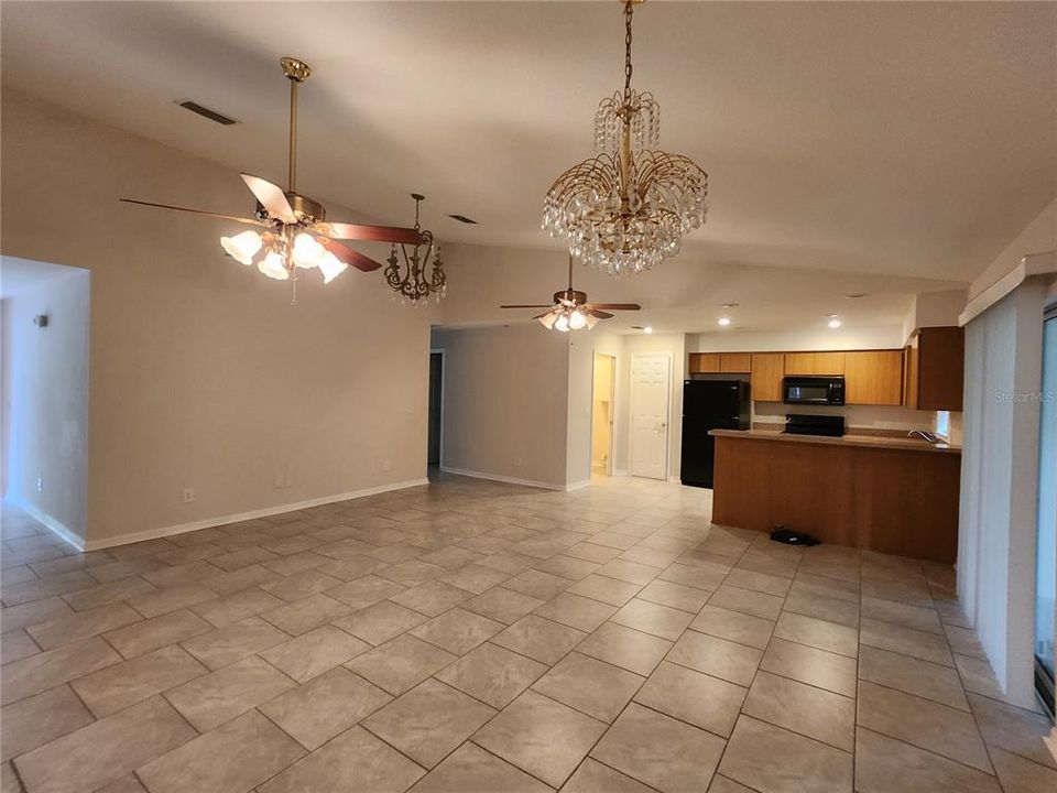 En Venta: $239,900 (3 camas, 2 baños, 1390 Pies cuadrados)
