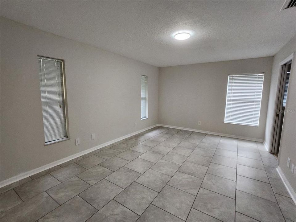 En Venta: $239,900 (3 camas, 2 baños, 1390 Pies cuadrados)