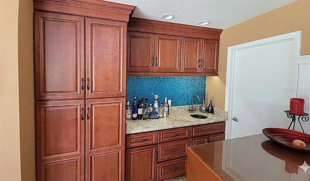 На продажу: $549,000 (4 спален, 2 ванн, 1672 Квадратных фут)