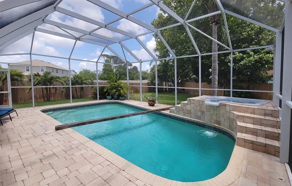 На продажу: $549,000 (4 спален, 2 ванн, 1672 Квадратных фут)