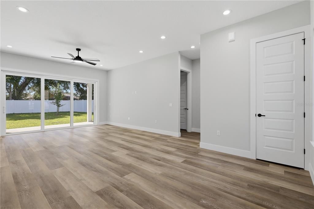 На продажу: $459,900 (3 спален, 3 ванн, 1804 Квадратных фут)